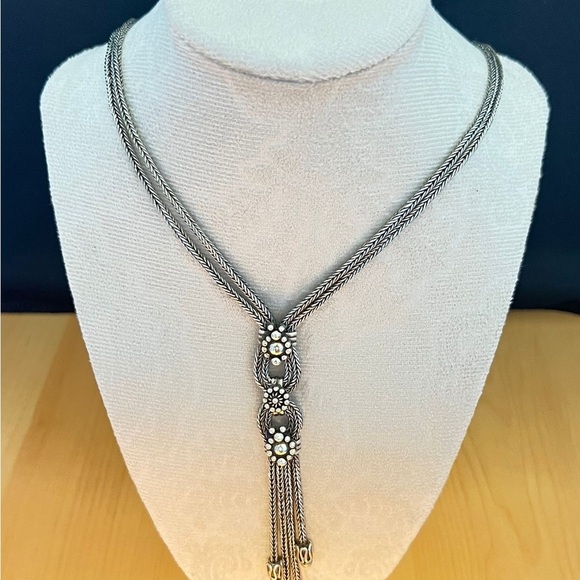 Elegant Silver Necklace - Picture 2 of 3